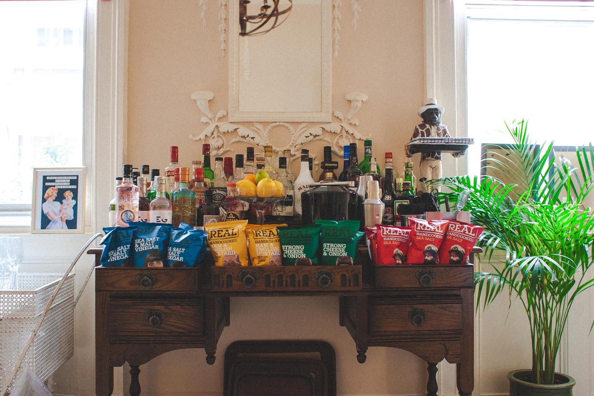 Bed and Breakfast Darwin'S Townhouse à Shrewsbury Extérieur photo A wet bar