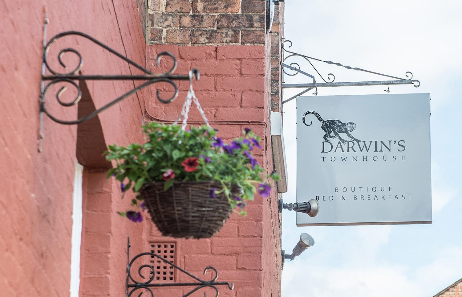 Bed and Breakfast Darwin'S Townhouse à Shrewsbury Extérieur photo The Darwin's Townhouse sign