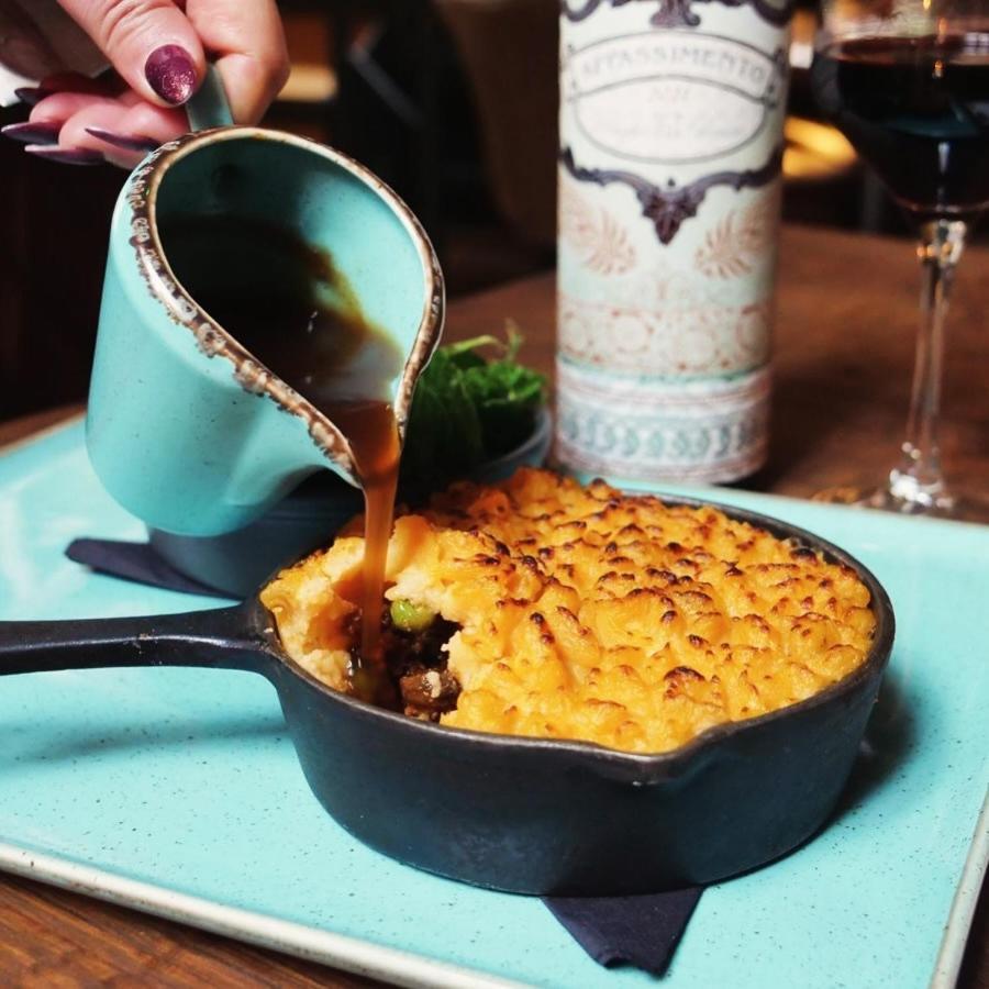 Bed and Breakfast Darwin'S Townhouse à Shrewsbury Extérieur photo Shepherd's pie